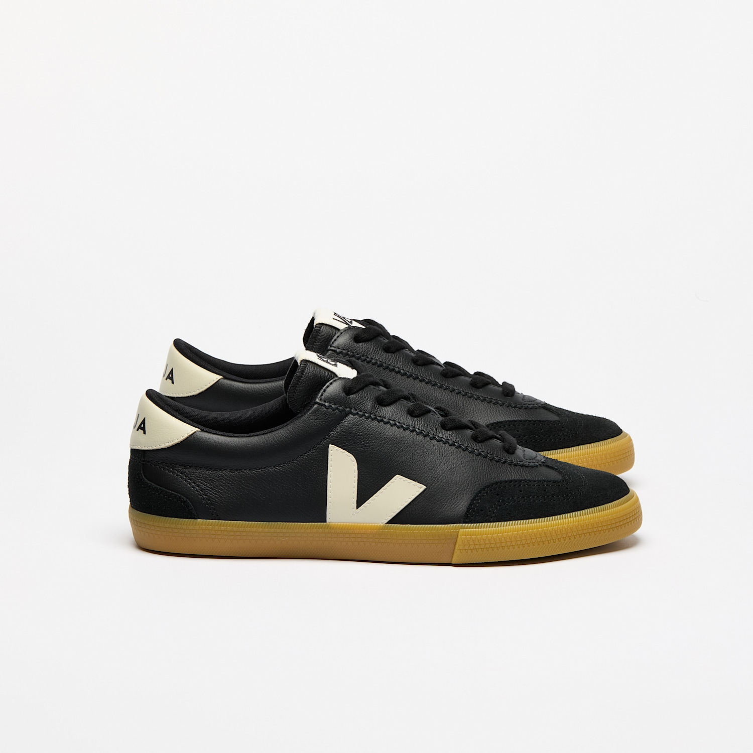 veja-sneakers-volley-organic-leather-black-vo2020510_1